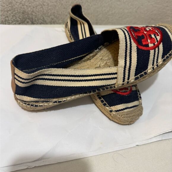Tory Burch women size 9 flat slip on espadrille white blue stripe red logo chic - Picture 4 of 9